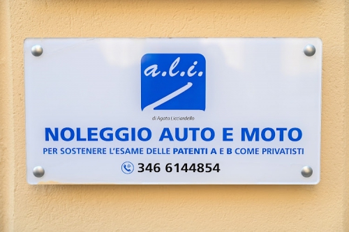 Foto A.L.I. di Licciardello Agata - Noleggio moto e auto a doppi comandi per patente di guida