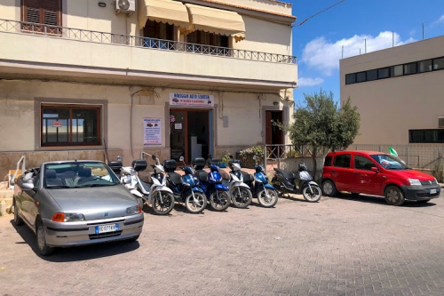 Foto Noleggio Auto Scooter Bici Elettriche In Vacanza a Lampedusa