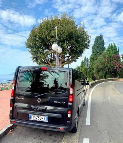 Foto Noleggio minivan 9 posti a Imperia, Diano Marina