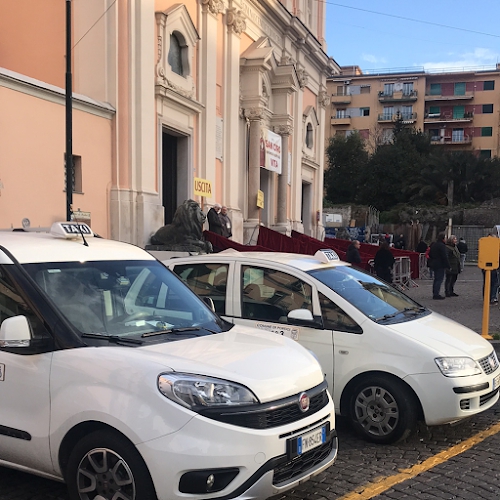 Foto Servizio Taxi H24 Portici - San Giorgio a Cremano - Ercolano - San Giovanni - San Sebastiano al Vesuvio - Ospedale del mare