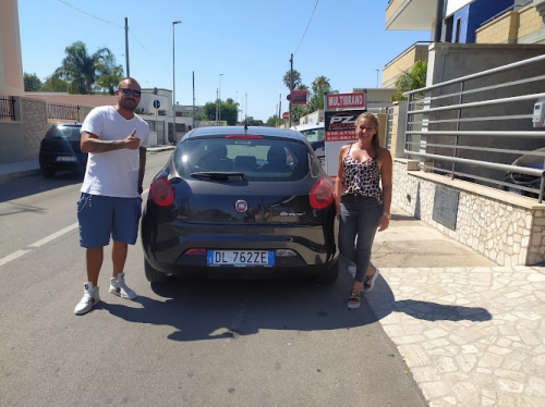 Foto Sivà in Salento auto noleggio di Simona e Valentina Foto Sivà in Salento auto noleggio di Simona e Valentina
