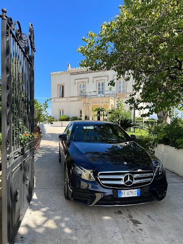 Foto Nuova Supergarage Noleggio con Conducente ed Escurioni