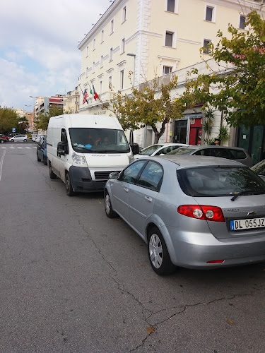 Foto Hertz Autonoleggio - Civitavecchia - Via Della Repubblica 10a