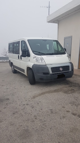 Foto AB FAST RENT NOLEGGIO MINIBUS 9 POSTI