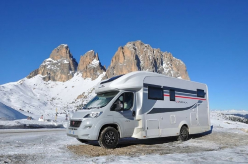 Foto Concessionaria Fly Camper: Vendita, Noleggio, Market, Riparazione Camper e Caravan