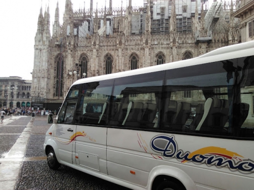 Foto Noleggio Bus Minibus Pullman Milano Duomo Autonoleggi