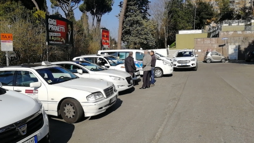 Foto Stazione Taxi Giuochi Delfici