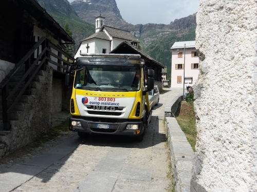 Foto Autofficina Pallis - Soccorso Stradale H24 - Gommista - Autonoleggio