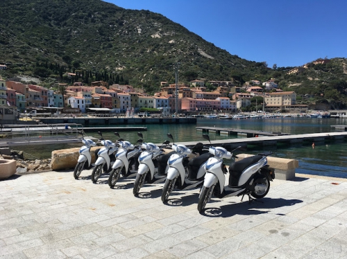 Foto NOLEGGIO Barche e Scooter - GIRAGIGLIO ?? Isola del Giglio