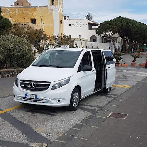 Foto Taxi Noleggio Con Conducente Di Maratona A.