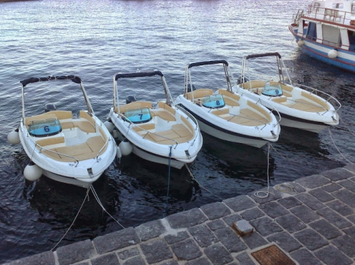 Foto NAUTICA SANTA MARINA - Noleggio barche e gommoni a Salina Isole Eolie
